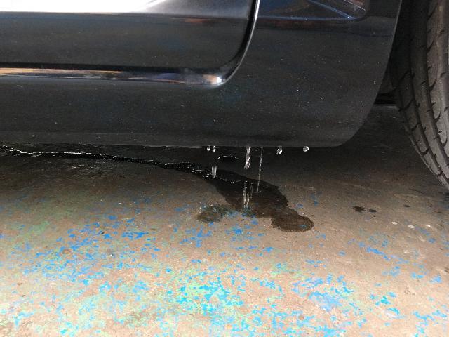 アウディ A8 雨漏り修理 サンルーフ付車によくあるトラブルになります。