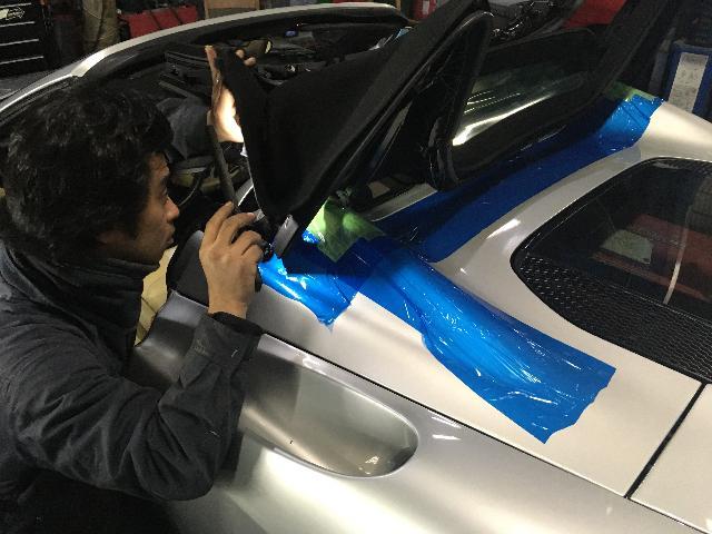 ベンツ　SL フェラーリ 360スパイダー　キャデラック　エスカレード　鈑金塗装・修理・車検　作業進行しております。
