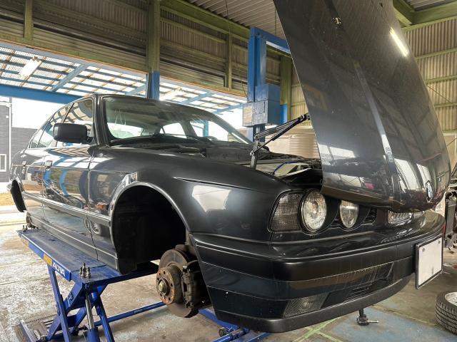 BMW E34 525i ご成約納車御礼　アメ車・輸入車の販売・車検・修理・鈑金　 茨城　千葉　守谷　つくばみらい　土浦　取手　つくば　石岡　筑西　古河　下妻　常総　坂東　龍ヶ崎　牛久　利根町　柏　我孫子　野田　流山　おおたかの森