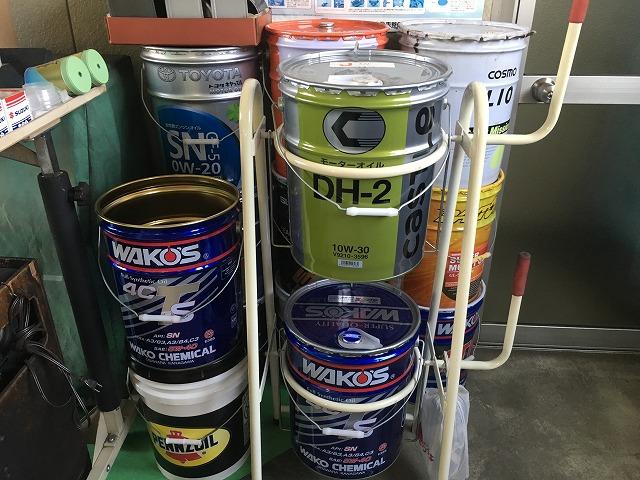 各種エンジンオイルご用意しております。オイル交換のみのご来店も大歓迎です。