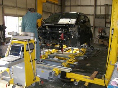 ジグ式フレーム修正機完備