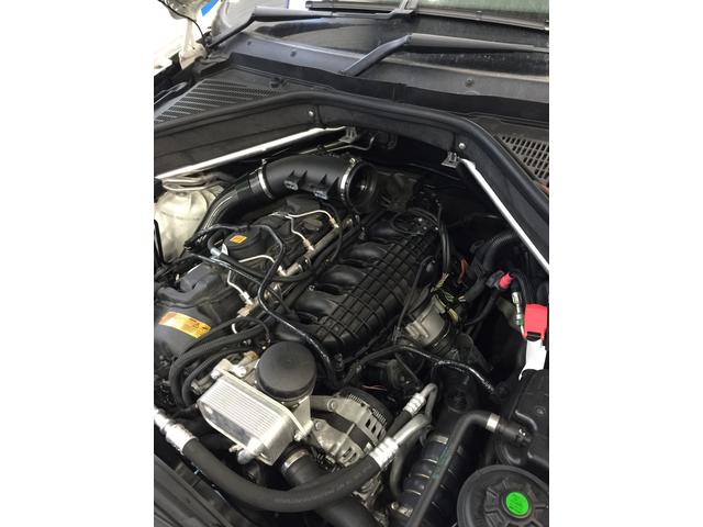 E70 BMW X5 エンジンオイル漏れ修理 ＢＭＷ修理 専用テスター (株)ワイズオートカンパニー 【群馬県藤岡市】｜グーネットピット