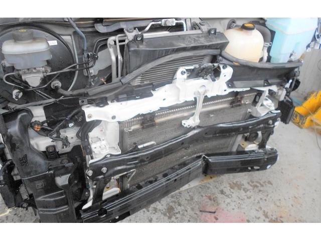 ハイエースバン　フロント板金塗装