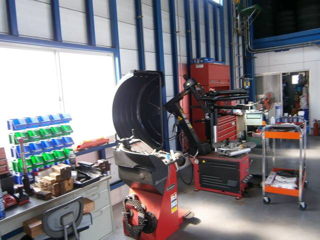 有限会社　浅岡自動車3