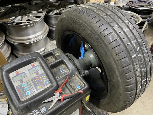 アウディ　Q5 タイヤ＆ホイール交換　235/60R18　