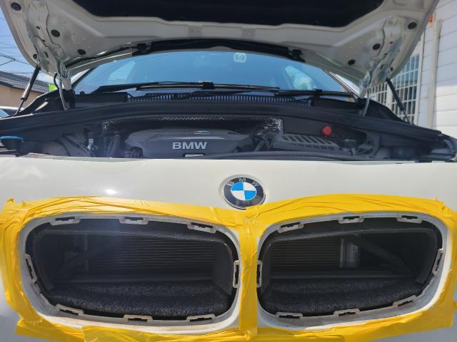 BMW 2シリーズ　フロントグリル交換
