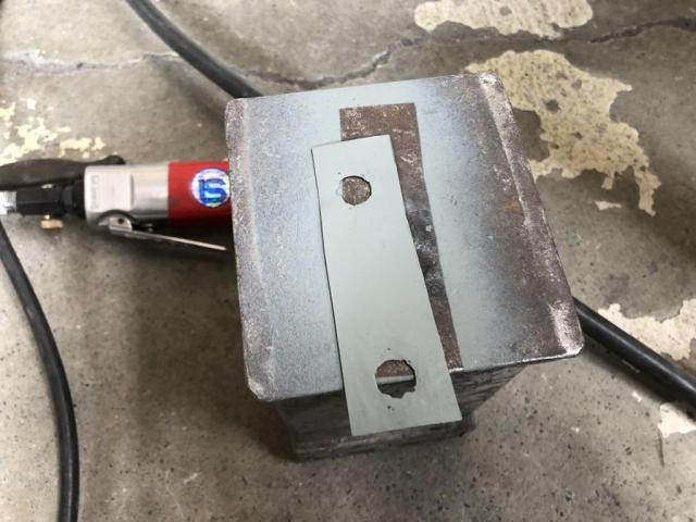 スバル　サンバートラック　運転席ドア　ガタ　下がってしまいしまりが悪い