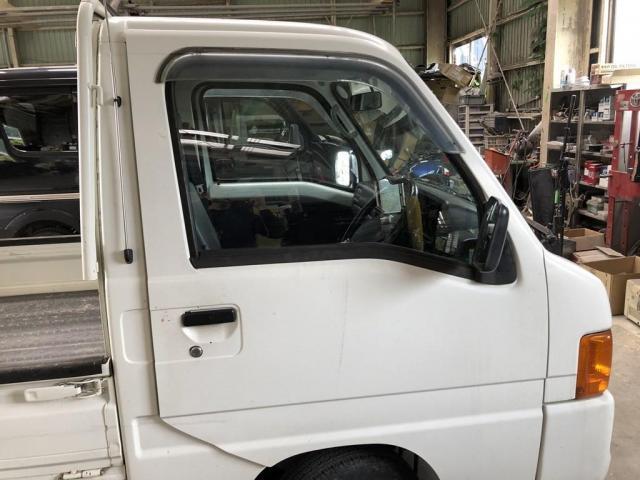 スバル　サンバートラック　運転席ドア　ガタ　下がってしまいしまりが悪い