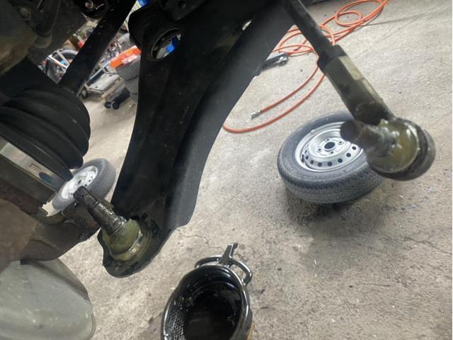 スズキ エブリイとアルファード 2台車検のご入庫ありがとうございました。