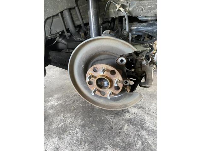 トヨタ　プリウス　走行時　ゴーという異音と　バックカメラの画像が鮮明でない　修理