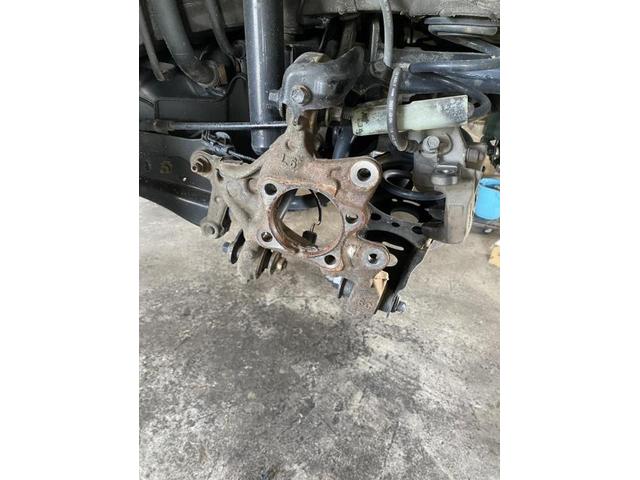 トヨタ　プリウス　走行時　ゴーという異音と　バックカメラの画像が鮮明でない　修理