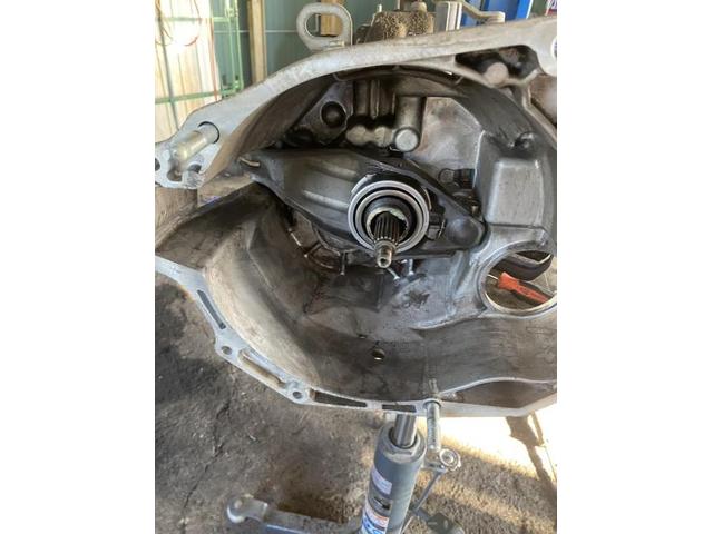 スズキ　キャリイトラック　車検とクラッチ交換　左ドアをリサイクル部品で交換しました。