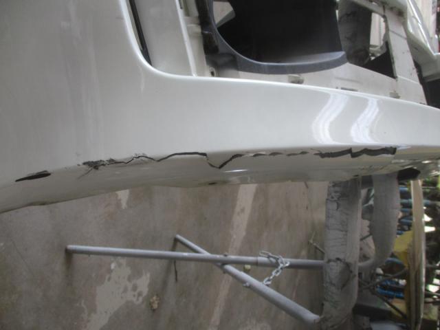 日産　エルグランド　フロントバンパーの割れを樹脂溶接機で接着修理と車検　ありがとうございます