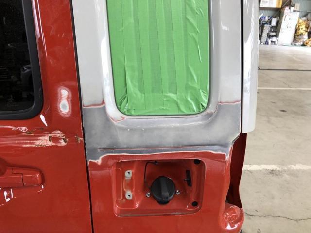 スズキ　ハスラー　左リアドアを新品交換　左リアフェンダー　鈑金で修理しました　塗装はツートン　2色塗