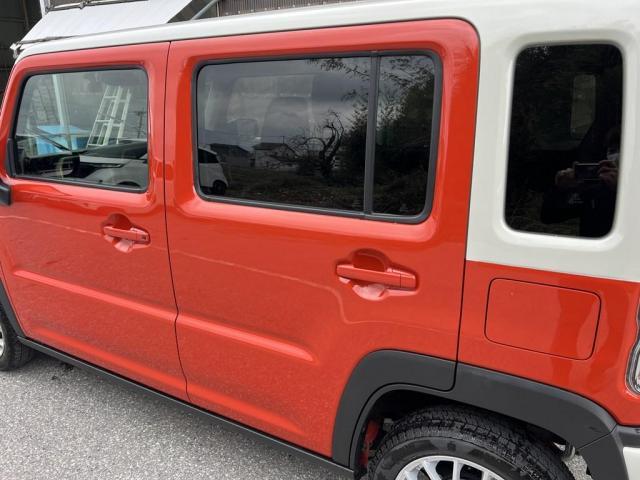 スズキ　ハスラー　左リアドアを新品交換　左リアフェンダー　鈑金で修理しました　塗装はツートン　2色塗