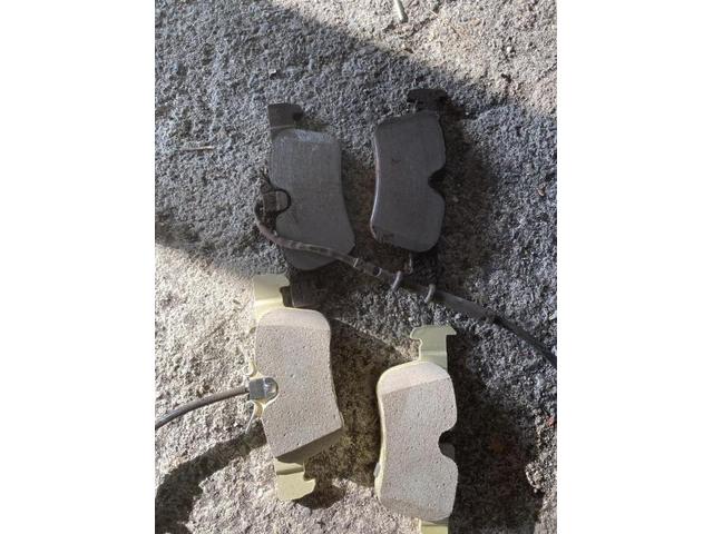 ＭＩＮＩ　ＭＩＮＩ　ブレーキパット交換