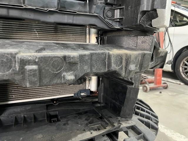 トヨタ　ZSU60　ハリアー　フロントバンパー　吊り上げ作業　岐阜県からお越しいただきました。