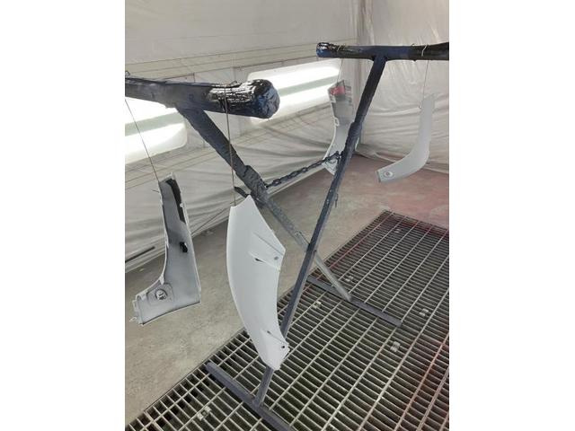 MINI 外装パネルの塗装　外周の未塗装パーツを黒に塗りました。