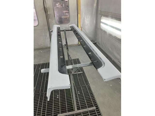 MINI 外装パネルの塗装　外周の未塗装パーツを黒に塗りました。