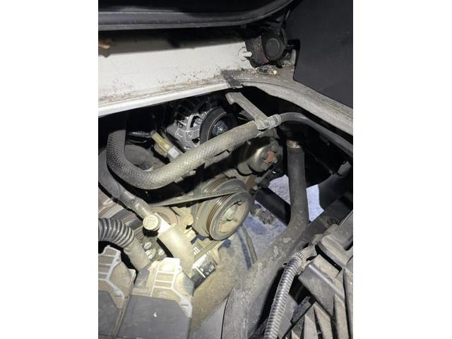 ダイハツ　ハイゼットトラック　バッテリーの警告灯が点灯　オルタネーターの交換