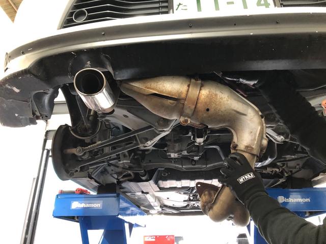 MTのトヨタMR-S排気漏れ修理とタイヤ交換
