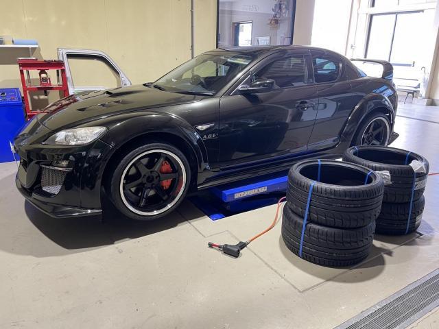 マツダ　ＲＸ-8
タイヤ（4本持込）交換