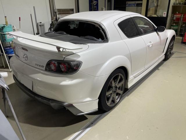 マツダ　ＲＸ-8
事故修理
ボンネット　鈑金塗装
ルーフ　フロントガラス　交換