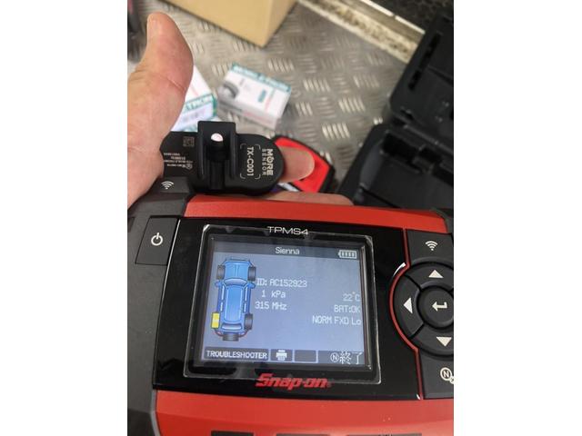 トヨタ シエナ TPMSのクローン作成&取付|グーネットピット トヨタ シエナ TPMSのクローン作成&取付|グーネットピット