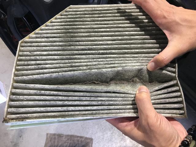 アウディ A5 スポーツバック エアコンフィルター交換

津市 松阪市 明和町 伊勢市