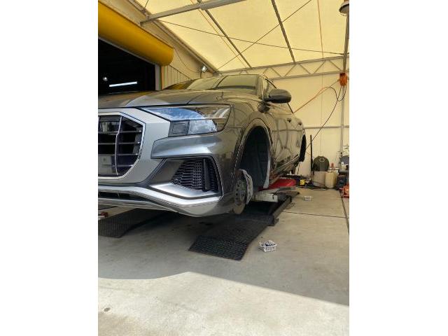 Audi Q8 Sライン　285/40/22 4本　タイヤ交換