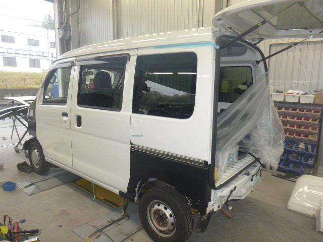 ダイハツ　ハイゼットカーゴ　修理
