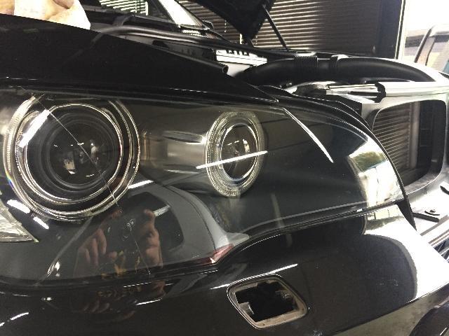 E70 X5 ヘッドライトレンズ交換 BMW ヘッドライトのレンズのみ交換 殻割り 神奈川県横浜市都筑区