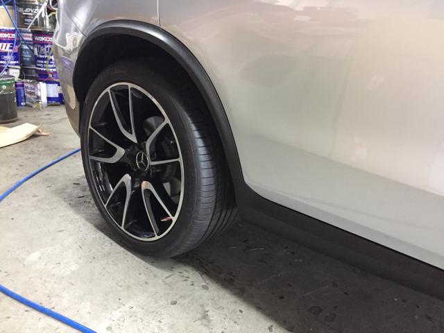 メルセデスベンツ GLCクーペ カーテシライト取付 21インチAMGホイール