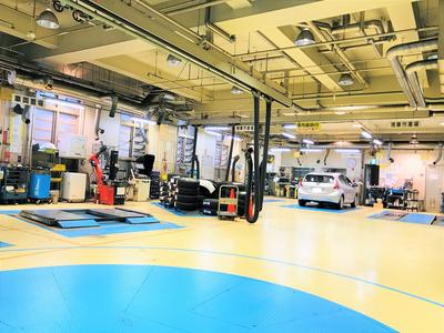 ビル内に整備&検査施設を完備