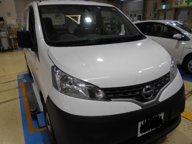 ＮＶ200　バネット　フロントガラスリペア