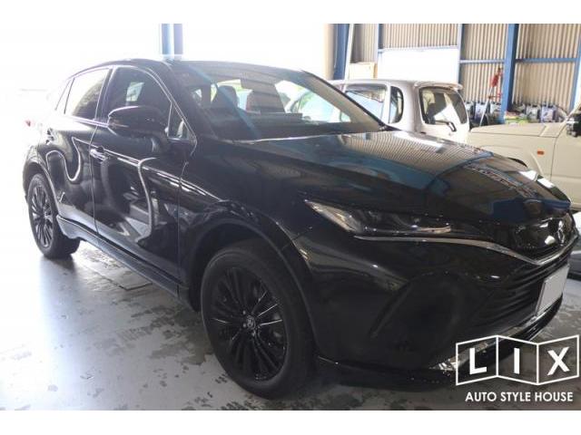 ハリアーPHEVグリルに変更で高級感増し増し！【福山市　タイヤ・ナビ・ドライブレコーダー等のパーツ持込取付　コーディング作業　調音施工　大歓迎受付中！！愛車の事なら国産車から輸入車までリクロスへ！】