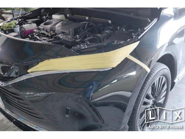 ハリアーPHEVグリルに変更で高級感増し増し！【福山市　タイヤ・ナビ・ドライブレコーダー等のパーツ持込取付　コーディング作業　調音施工　大歓迎受付中！！愛車の事なら国産車から輸入車までリクロスへ！】