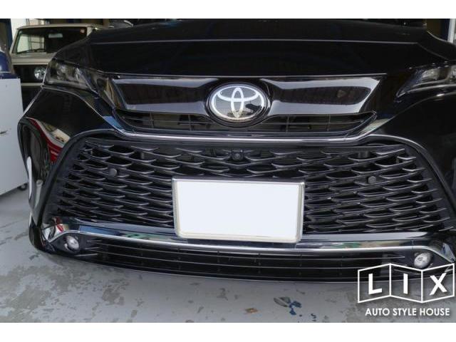 ハリアーPHEVグリルに変更で高級感増し増し！【福山市　タイヤ・ナビ・ドライブレコーダー等のパーツ持込取付　コーディング作業　調音施工　大歓迎受付中！！愛車の事なら国産車から輸入車までリクロスへ！】