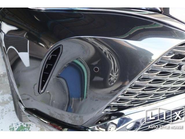 ハリアーPHEVグリルに変更で高級感増し増し！【福山市　タイヤ・ナビ・ドライブレコーダー等のパーツ持込取付　コーディング作業　調音施工　大歓迎受付中！！愛車の事なら国産車から輸入車までリクロスへ！】