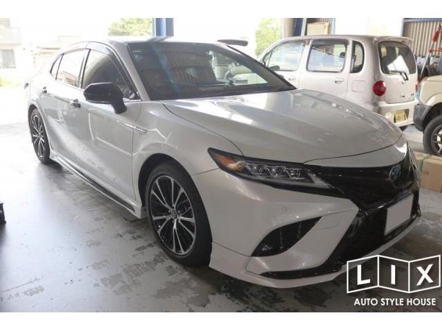 カムリのフォグランプ交換にレクサスNXのボンネットデッドニング！【福山市　タイヤ・ナビ・ドライブレコーダー等のパーツ持込取付　コーディング作業　調音施工　大歓迎受付中！！愛車の事なら国産車から輸入車までリクロスへ！】