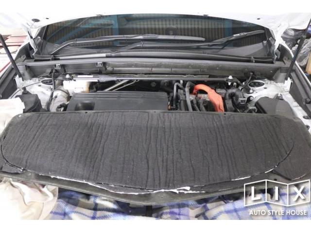 カムリのフォグランプ交換にレクサスNXのボンネットデッドニング！【福山市　タイヤ・ナビ・ドライブレコーダー等のパーツ持込取付　コーディング作業　調音施工　大歓迎受付中！！愛車の事なら国産車から輸入車までリクロスへ！】