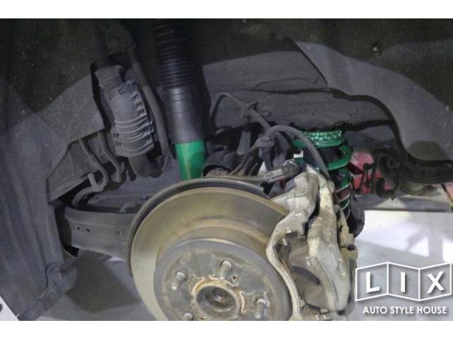 ７０カムリの車高調取付とタイヤ・ホイール交換でガラッとイメチェン！【福山市　タイヤ・ナビ・ドライブレコーダー等のパーツ持込取付　コーディング作業　調音施工　大歓迎受付中！！愛車の事なら国産車から輸入車までリクロスへ！】