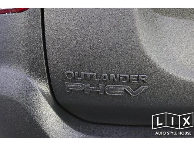 ラプターライナーで全塗装ご依頼のアウトランダー！【福山市　タイヤ・ナビ・ドライブレコーダー等のパーツ持込取付　コーディング作業　調音施工　大歓迎受付中！！愛車の事なら国産車から輸入車までリクロスへ！】