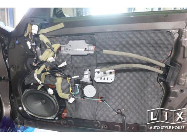 フーガに調音施工とドアデッドニングで静粛性向上！【ドアデッドニング編】【福山市　タイヤ・ナビ・ドライブレコーダー等のパーツ持込取付　コーディング作業　調音施工　大歓迎受付中！！愛車の事なら国産車から輸入車までリクロスへ！】