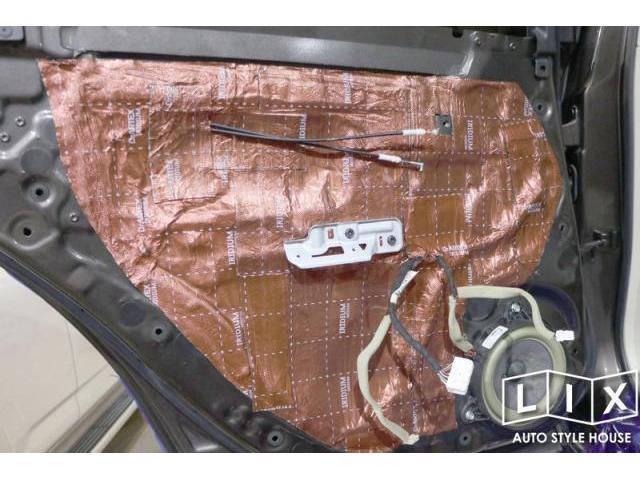 フーガに調音施工とドアデッドニングで静粛性向上！【ドアデッドニング編】【福山市　タイヤ・ナビ・ドライブレコーダー等のパーツ持込取付　コーディング作業　調音施工　大歓迎受付中！！愛車の事なら国産車から輸入車までリクロスへ！】