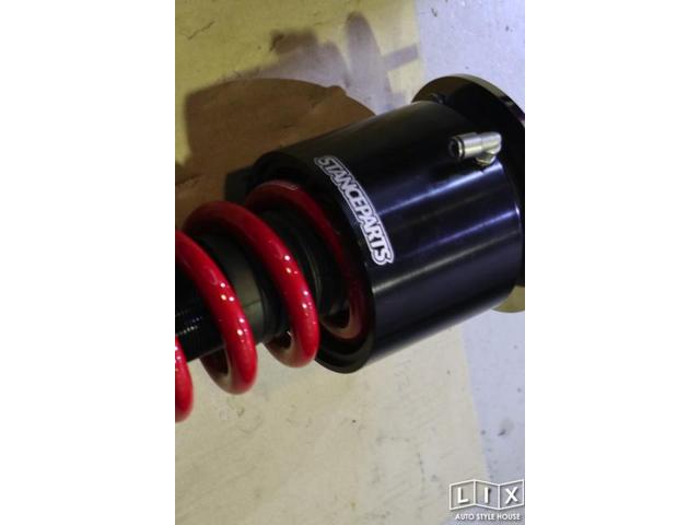 車高調装着のLC500hに便利なエアリフター装着で利便性UP！【福山市　タイヤ・ナビ・ドライブレコーダー等のパーツ持込取付　コーディング作業　調音施工　大歓迎受付中！！愛車の事なら国産車から輸入車までリクロスへ！】