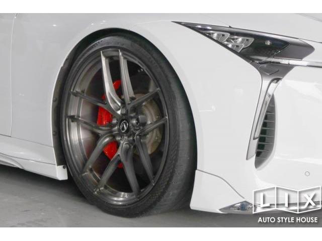 車高調装着のLC500hに便利なエアリフター装着で利便性UP！【福山市　タイヤ・ナビ・ドライブレコーダー等のパーツ持込取付　コーディング作業　調音施工　大歓迎受付中！！愛車の事なら国産車から輸入車までリクロスへ！】