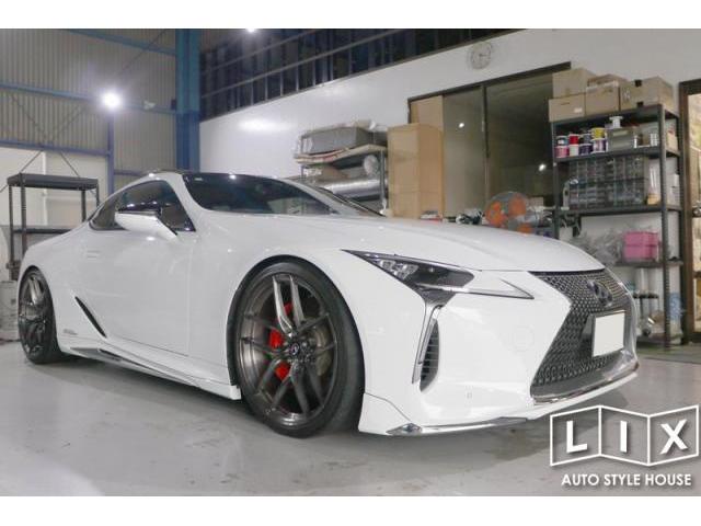 車高調装着のLC500hに便利なエアリフター装着で利便性UP！【福山市　タイヤ・ナビ・ドライブレコーダー等のパーツ持込取付　コーディング作業　調音施工　大歓迎受付中！！愛車の事なら国産車から輸入車までリクロスへ！】