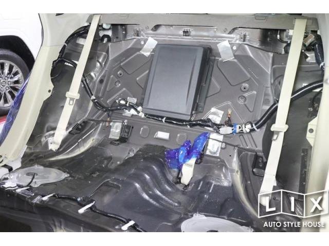 フーガにフロアデッドニングで１ランク上の静粛空間へ！【福山市　タイヤ・ナビ・ドライブレコーダー等のパーツ持込取付　コーディング作業　調音施工　大歓迎受付中！！愛車の事なら国産車から輸入車までリクロスへ！】