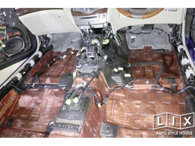 フーガにフロアデッドニングで１ランク上の静粛空間へ！【福山市　タイヤ・ナビ・ドライブレコーダー等のパーツ持込取付　コーディング作業　調音施工　大歓迎受付中！！愛車の事なら国産車から輸入車までリクロスへ！】